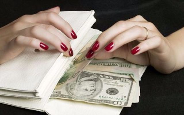 Свежие новости: Аферистку з Первомайська за обман сімей військових засудили лише до 2 років в'язниці