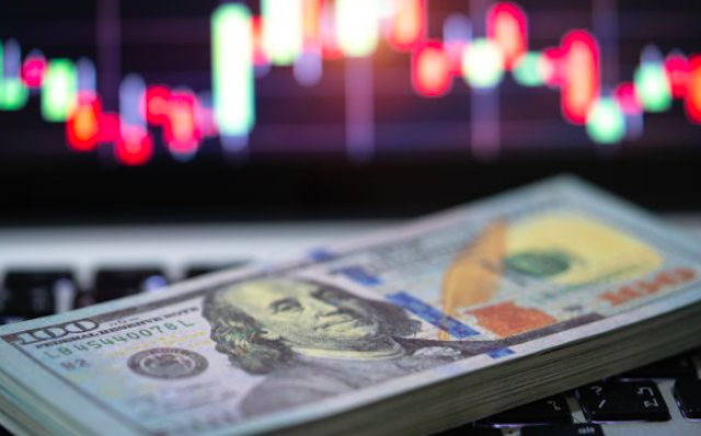 Свежие новости: Євро пішло вниз, долар тримається