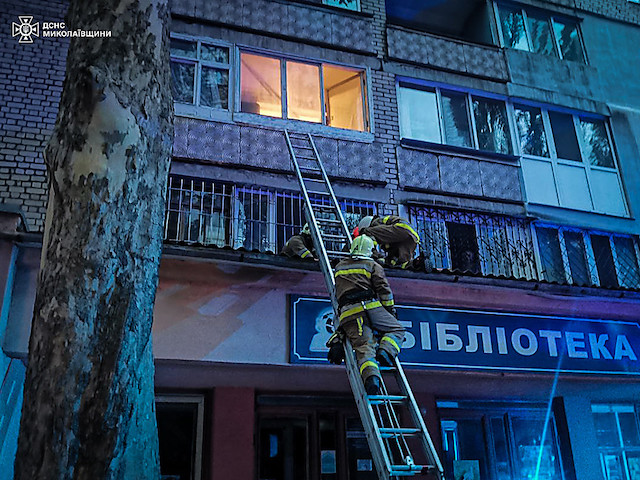 Фото новости: У Миколаєві шестирічний хлопчик випав з балкона сьомого поверху Свежие новости: У Миколаєві шестирічний хлопчик випав з балкона сьомого поверху