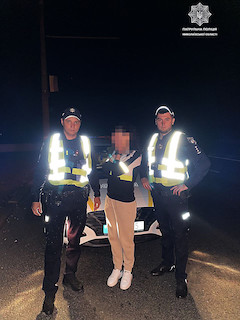 Фото новости: У Миколаєві патрульні врятували жінку, яка збиралася скинутися з Інгульского мосту Свежие новости: У Миколаєві патрульні врятували жінку, яка збиралася скинутися з Інгульского мосту