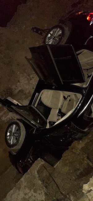 Свежие новости: В Николаеве автомобиль упал в траншею для ремонта теплосети