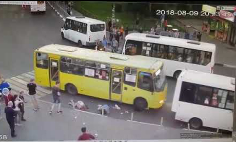 Свежие новости: В Подмосковье автобус на скорости въехал в толпу пешеходов