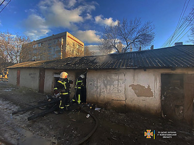 Свежие новости: В Николаеве пожарные потушили пожар в хозяйственном здании