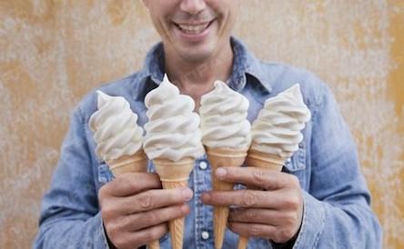 Свежие новости: В Очакове 13-летний подросток украл из холодильника 76 пачек мороженного