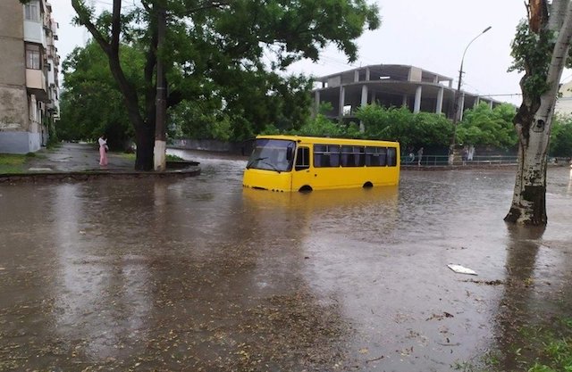 Свежие новости: В Николаеве были зафиксированы кислотные дожди, в Баштанке - осадки с сульфатами и нитратами