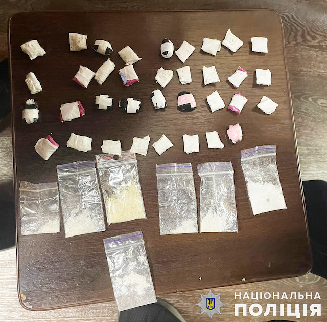 Фото новости: У миколаївця вдома знайшли зброю, наркотики та боєприпаси Свежие новости: У миколаївця вдома знайшли зброю, наркотики та боєприпаси