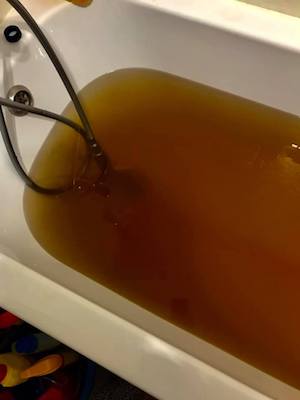 Фото новости: Жители Николаева массово жалуются на запах воды из-под крана Свежие новости: Жители Николаева массово жалуются на запах воды из-под крана