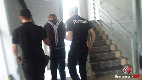 Свежие новости: Суд арестовал всех трех подозреваемых в изнасиловании 12-летней девочки – один из них еще и обокрал свою жертву