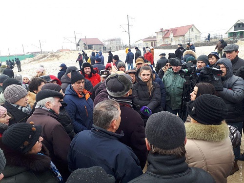 Свежие новости: Возмущенные  одесситы перекрыли трассу  «Одесса -Белгород-Днестровский»