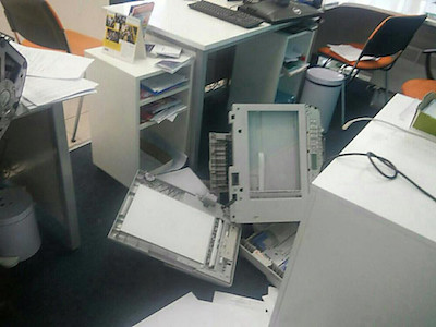 Свежие новости: В Киеве местные жители разгромили несколько офисов «Киевэнерго» из-за высоких тарифов