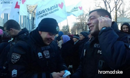 Свежие новости: В стычках под Радой пострадали полицейские