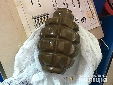 Свежие новости: В Одессе мужчина, пытаясь скрыть наличие боеприпасов, сбросил с 13-го этажа боевой снаряд