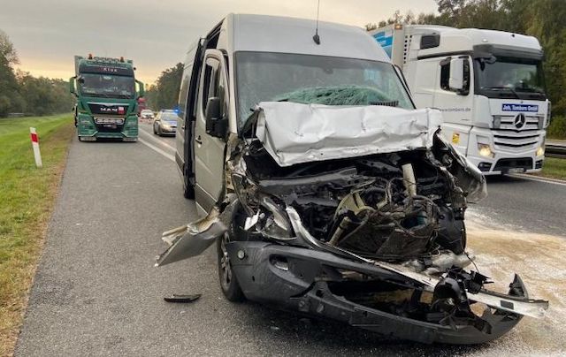 Фото новости: В Польше автобус с украинцами врезался в грузовик: есть пострадавшие Свежие новости: В Польше автобус с украинцами врезался в грузовик: есть пострадавшие