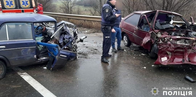 Свежие новости: Під Миколаєвом поліцейський на ЗАЗ зіштовхнувся з ВАЗом