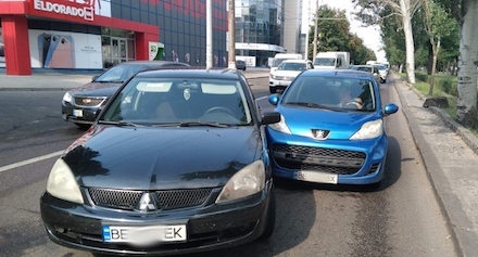 Свежие новости: В Николаеве столкнулись два автомобиля - образовалась пробка