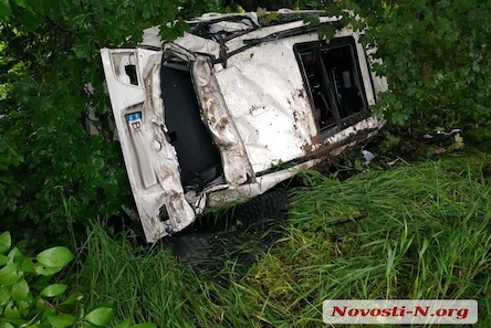 Фото новости: Под Новой Одессой BMW с несовершеннолетним водителем слетел в кювет Свежие новости: Под Новой Одессой BMW с несовершеннолетним водителем слетел в кювет