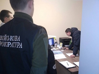 Свежие новости: Суд отстранил от должности и посадил под домашний арест начальника Очаковской нотариальной конторы