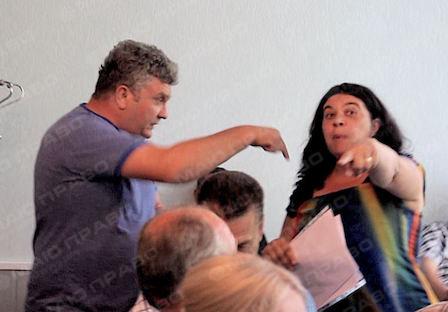 Свежие новости: ВИДЕО: Інавгурацію мера Снігурівки Голоблі намагалися зірвати місцеві активісти