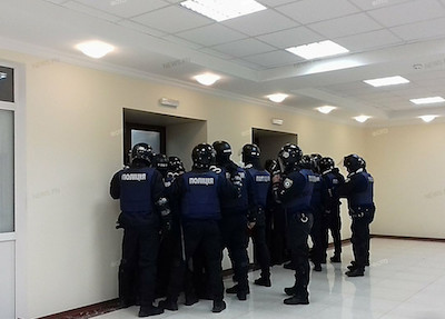 Свежие новости: В Николаеве в здании облсовета ворвались националисты ОНЛАЙН