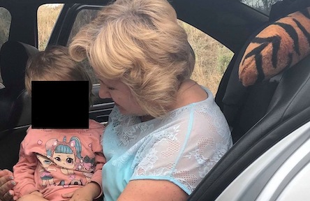 Свежие новости: ФОТО: В Вознесенске мать скрывалась с годовалым ребенком в развалившеймся доме