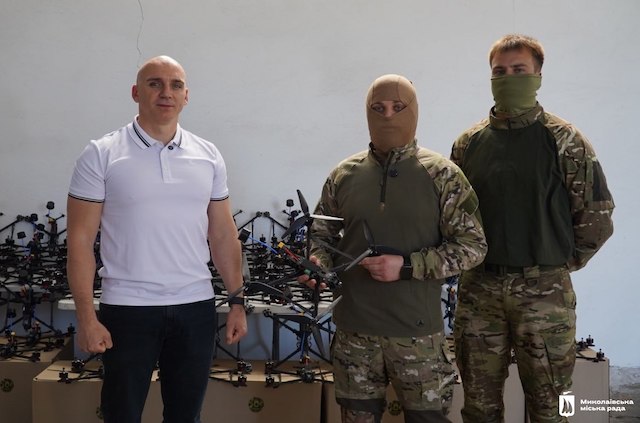 Свежие новости: Від громади Миколаєва військовим передали чергову партію дронів