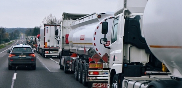 Свежие новости: Польські протестувальники блокують вантажівки з гуманітарною допомогою для України