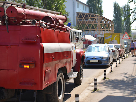 Фото новости: Николаевские водители не пропускают пожарную технику без сопровождения полиции, - результаты эксперимента Свежие новости: Николаевские водители не пропускают пожарную технику без сопровождения полиции, - результаты эксперимента