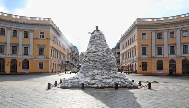 Свежие новости: Атака Одессы: ракеты поразили военный объект и два жилых дома