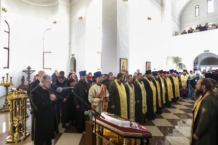 Свежие новости: Президент призвал всех украинцев молиться за пленных украинских моряков