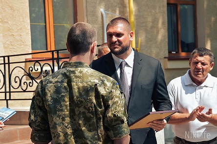 Свежие новости: В Николаеве пяти воинам АТО вручили сертификаты на квартиры