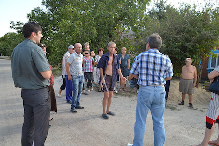 Свежие новости: В Первомайске местные жители из-за перебоев с водоснабжением перекрывали улицу и обещают не останавливаться