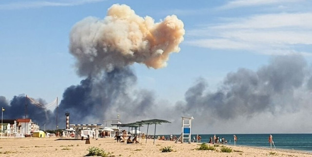 Свежие новости: Оккупанты сами высмеяли попытки россии отрицать удар по аэродрому в Крыму