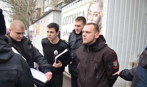 Свежие новости: ВИДЕО: В центре Николаева с пистолетом задержали руководителя «Правой молоді»