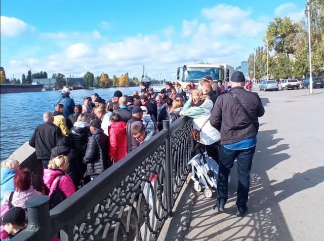 Свежие новости: Зрадники намагаються втекти з Херсонщини, прикриваючись цивільним населенням «як живим щитом», — командування