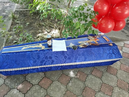 Фото новости: Шарий отреагировал на акцию с гробом у офиса его партии в Николаеве Свежие новости: Шарий отреагировал на акцию с гробом у офиса его партии в Николаеве