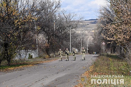 Свежие новости: Разведение сил в Золотом практически завершено, а в Петровском его снова отложат из-за недавних обстрелов, - министр обороны