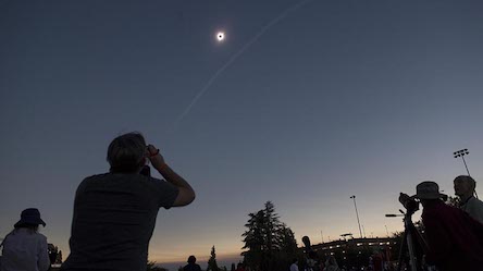 Свежие новости: Огненное кольцо 2021: онлайн-трансляция необычного солнечного затмения