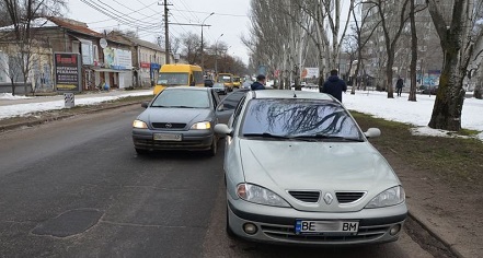 Свежие новости: В центре Николаева столкнулись «Опель» и «Рено»: на проспекте пробка