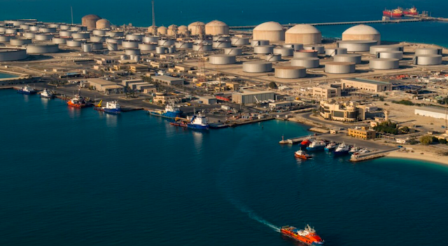 Свежие новости: Один з найбільших НПЗ світу у Саудівській Аравії призупинив роботу через атаку Ірану – ЗМІ