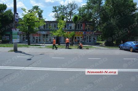 Фото новости: ВИДЕО: В Николаеве «вылизывают» улицы по маршруту движения кортежа Гройсмана Свежие новости: ВИДЕО: В Николаеве «вылизывают» улицы по маршруту движения кортежа Гройсмана