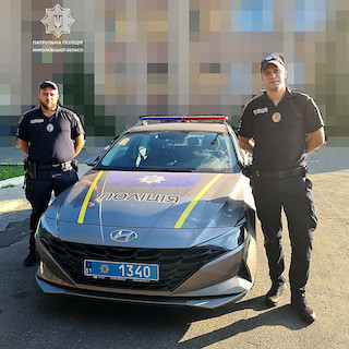 Свежие новости: У Миколаєві патрульні оперативно завезли до пологового будинку вагітну жінку, яка почала народжувати у комендантську годину