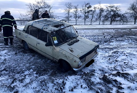 Свежие новости: ФОТО: Рятувальники Баштанщини вилучили автівку з кювету