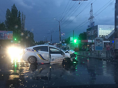 Фото новости: В Николаеве ДТП – двое полицейских оказались в больнице Свежие новости: В Николаеве ДТП – двое полицейских оказались в больнице