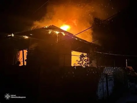Свежие новости: Уночі в Миколаєві та області горіли будинок і автомобіль Ford