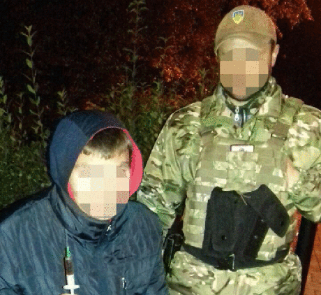 Свежие новости: Николаевские полицейские на Донетчине поймали наркомана в парке