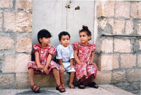 Свежие новости: В Николаеве бабушка отдала маленькую внучку для работы в семью цыган