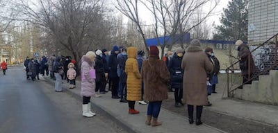 Свежие новости: В Николаеве жители выстроились в очередь, чтобы сделать ПЦР-тест