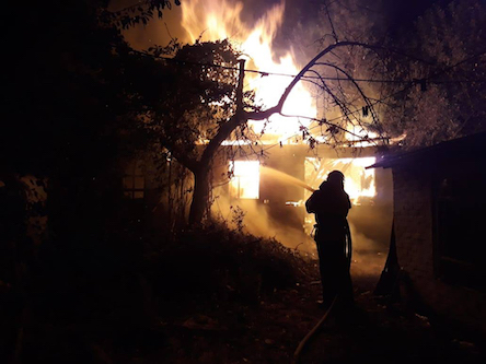 Свежие новости: В Новом Буге произошел пожар крыши хозяйственной постройки