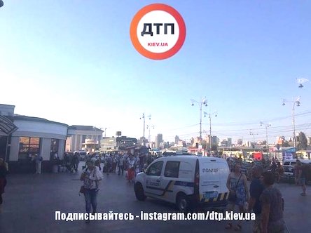 Фото новости: В Киеве с ж/д вокзала эвакуировали более 1200 человек Свежие новости: В Киеве с ж/д вокзала эвакуировали более 1200 человек