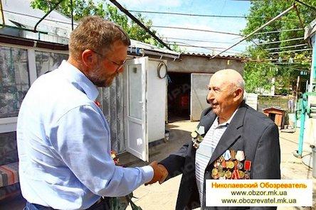 Свежие новости: Вадатурский на 9 мая лично объехал и поздравил ветеранов в Новоодесском районе